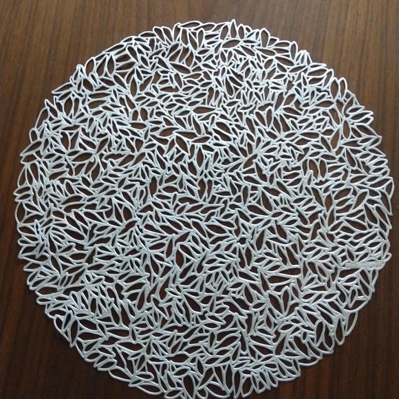 Chilewich Silver Petal Round Placemats (Set of 5) - Picture 1 of 4